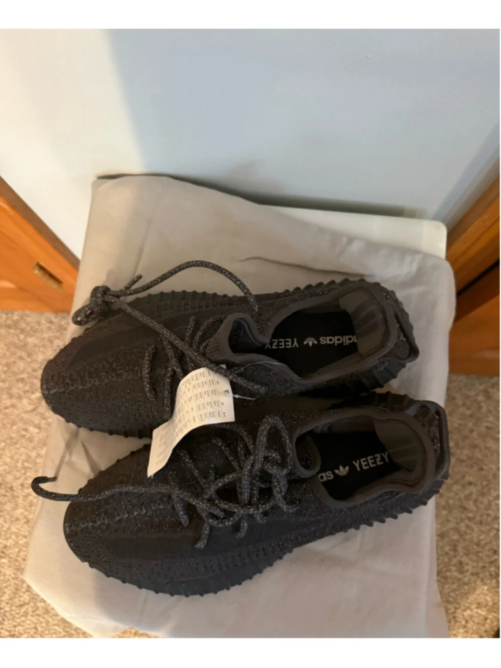 Men's Adidas Yeezy Boost 350 V2 Sneakers Black Size 8.5
